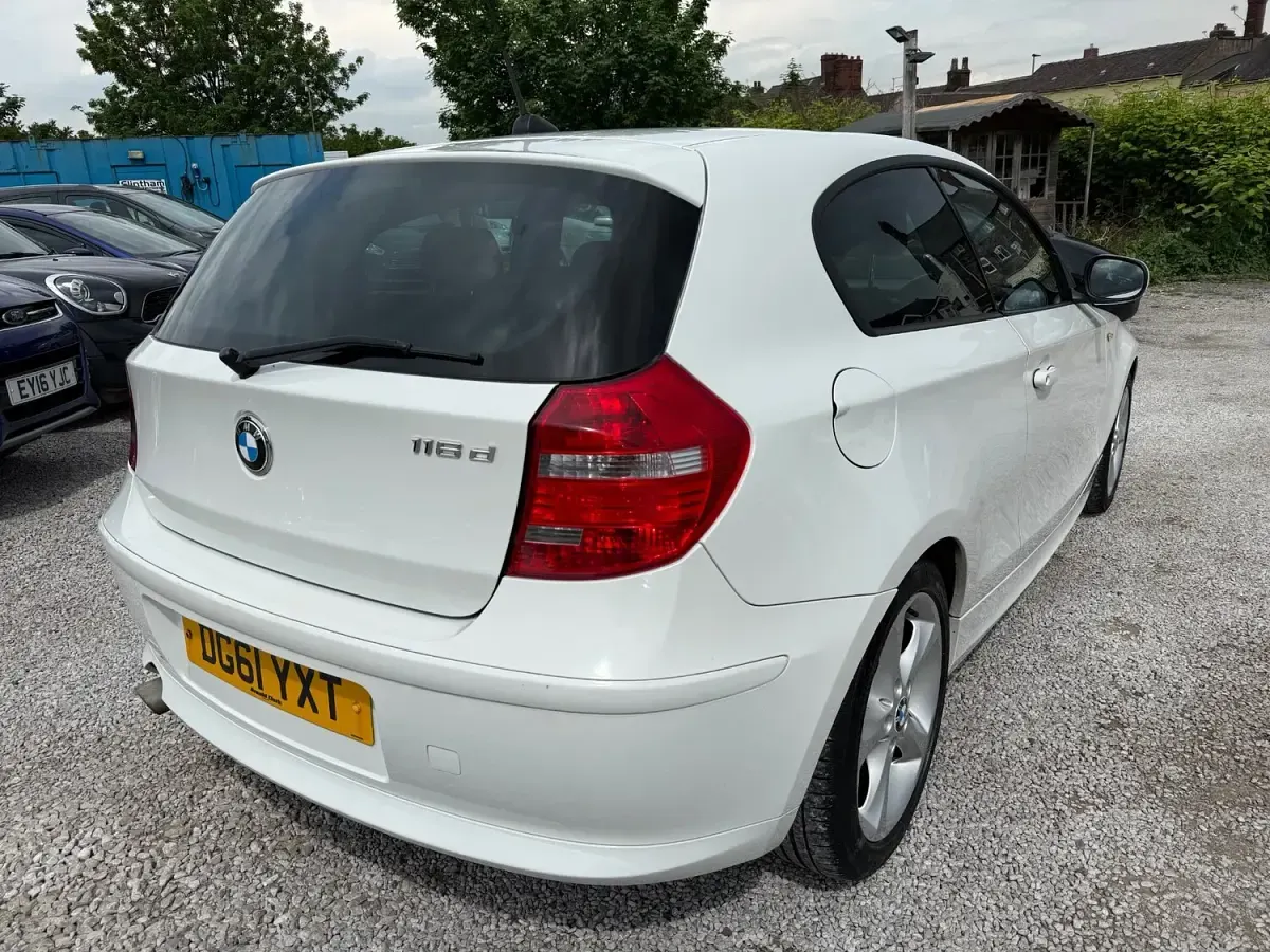 Used BMW 116 Sport Line 2011 White Hatchback