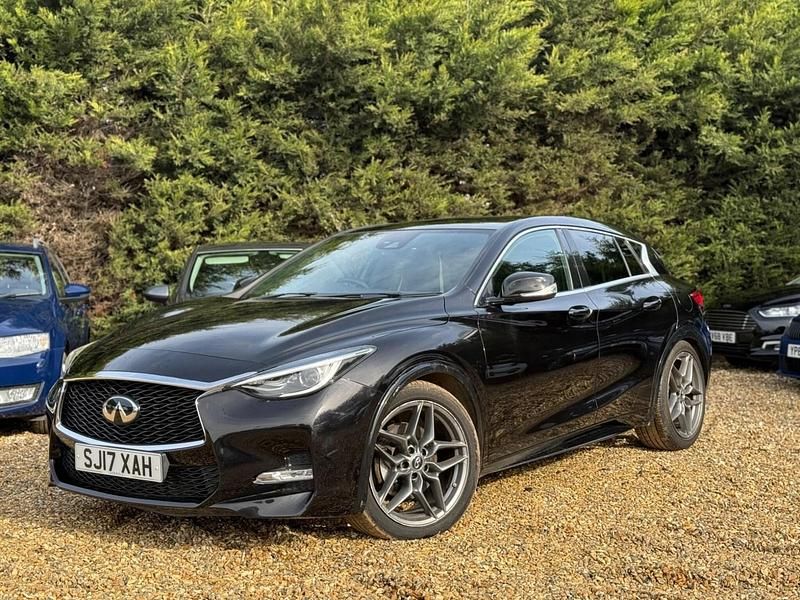 Used Infiniti Q30 Sport Tech 170 HP (125 kW) 2017 Black Hatchback