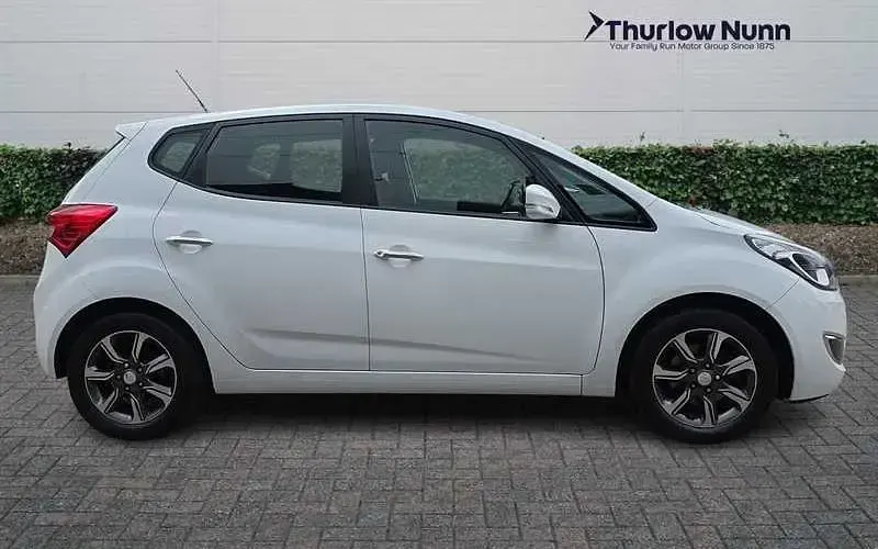 Used Hyundai ix20 SE 90 HP (66 kW) 2018 White Hatchback