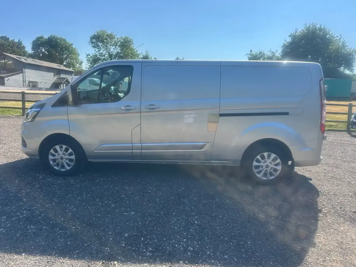 Used Ford Transit Custom Limited 130 HP (95 kW) 2023 Silver Van