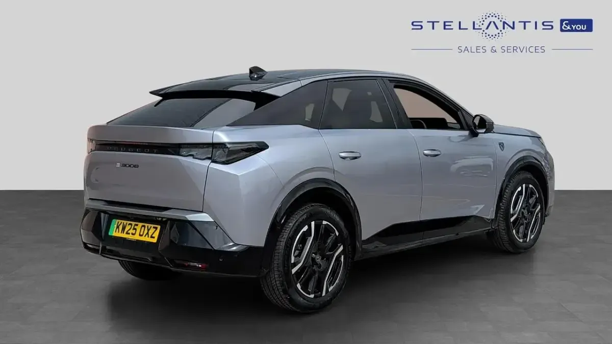 Used Peugeot e-3008 GT 152 kW (207 HP) 2025 Grey SUV