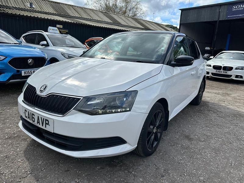 Used Skoda Fabia Colour Edition 90 HP (66 kW) 2016 White Hatchback