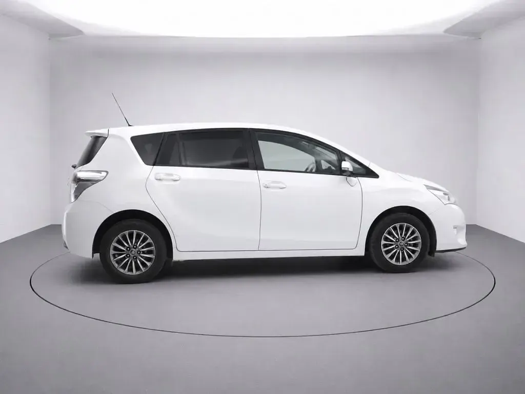 Used Toyota Verso 132 HP (97 kW) 2017 White MPV