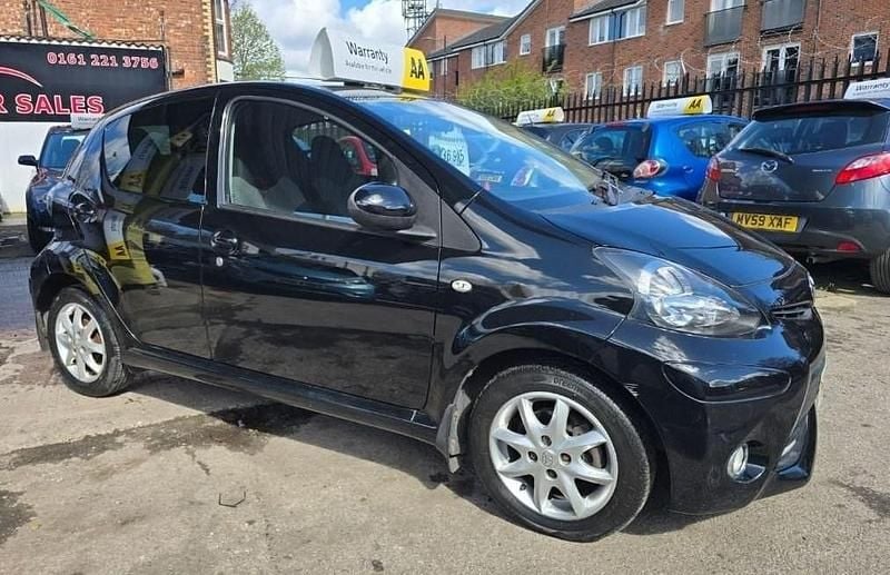 Usado Toyota Aygo 68 HP (50 kW) 2014 Preto Citadino