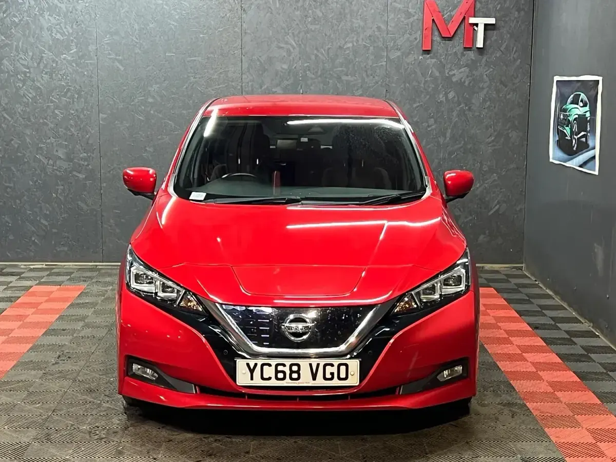 Used Nissan Leaf Tekna 110 kW (150 HP) 2018 Red Hatchback