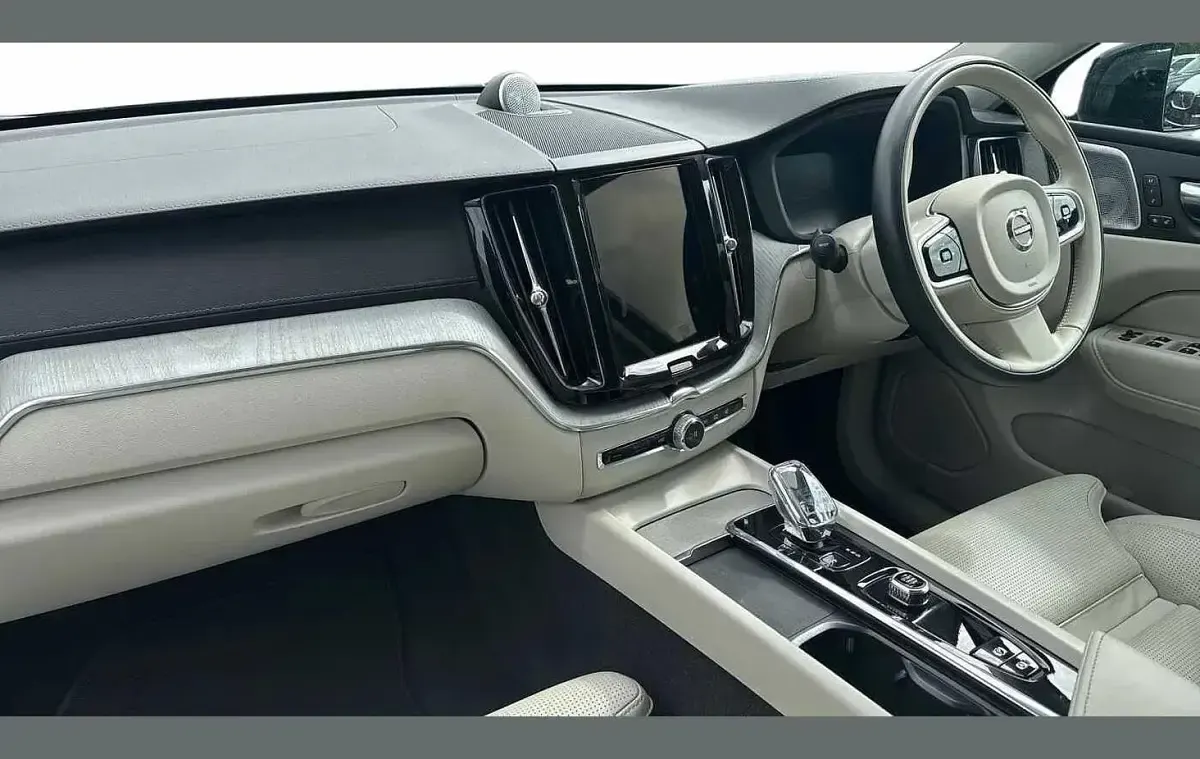 Used Volvo XC60 Ultra 247 HP (181 kW) 2025 Black SUV
