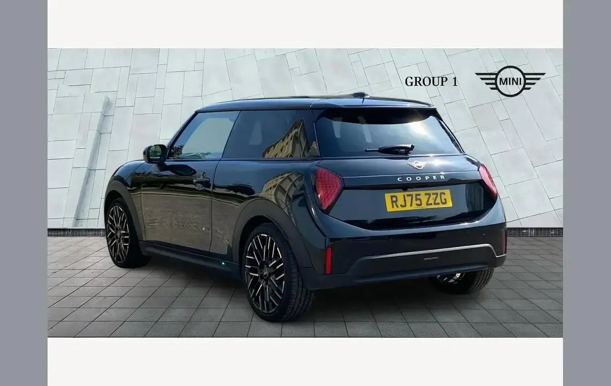 Used Mini Cooper Exclusive 114 kW (156 HP) 2025 Black Hatchback