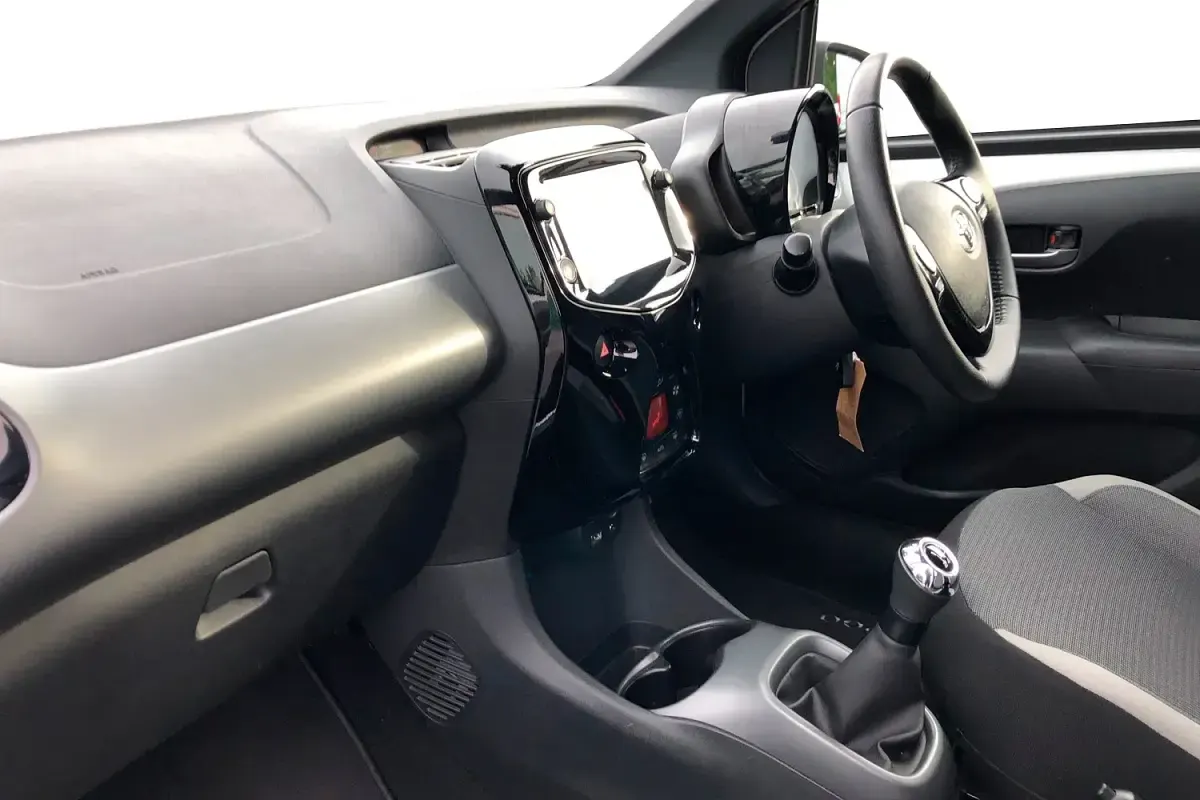 Used Toyota Aygo Trend 72 HP (52 kW) 2021 White Hatchback