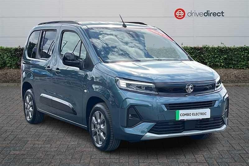Blue Used 2023 Vauxhall Combo Ultimate MPV | £16,944 (Expensive) - Image 1/4