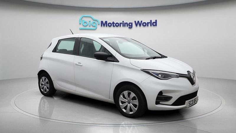 White Used 2021 Renault Zoe Play Hatchback | £8,300 (Good price) - Image 1/4