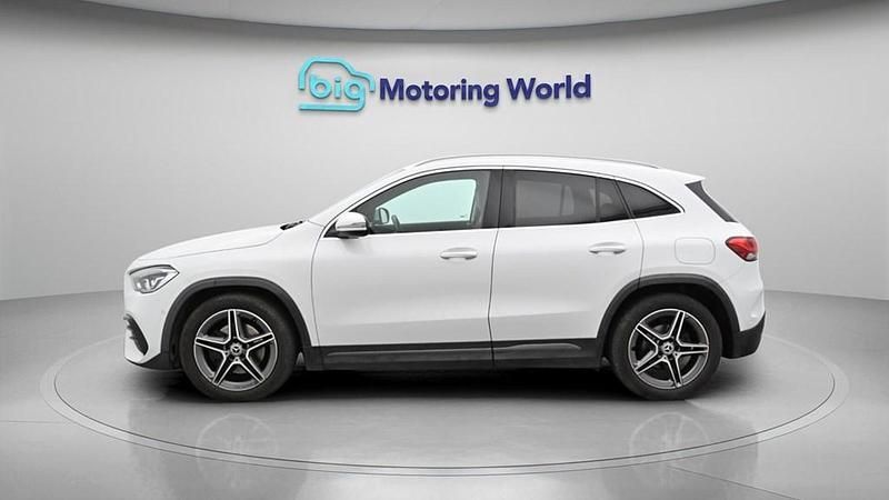 Used Mercedes GLA200 Executive 163 HP (119 kW) 2021 White SUV