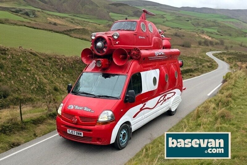 Red Used 2007 Renault Master Van | £10,000 - Image 1/3
