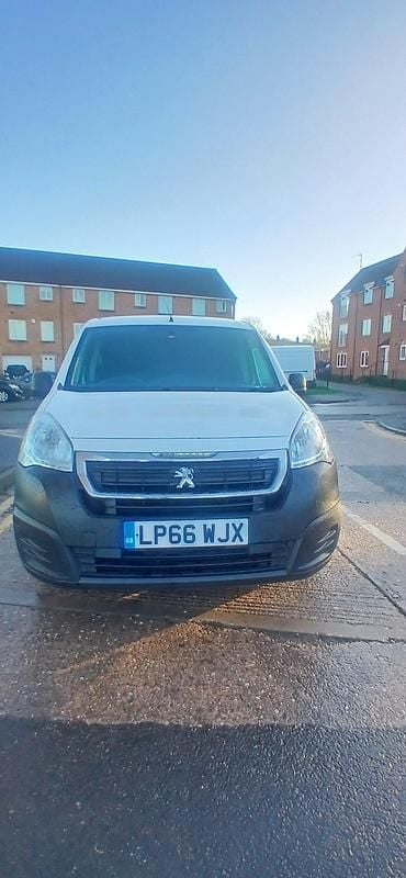 White Used 2017 Peugeot Partner MPV | £2,550 (Super price) - Image 1/4