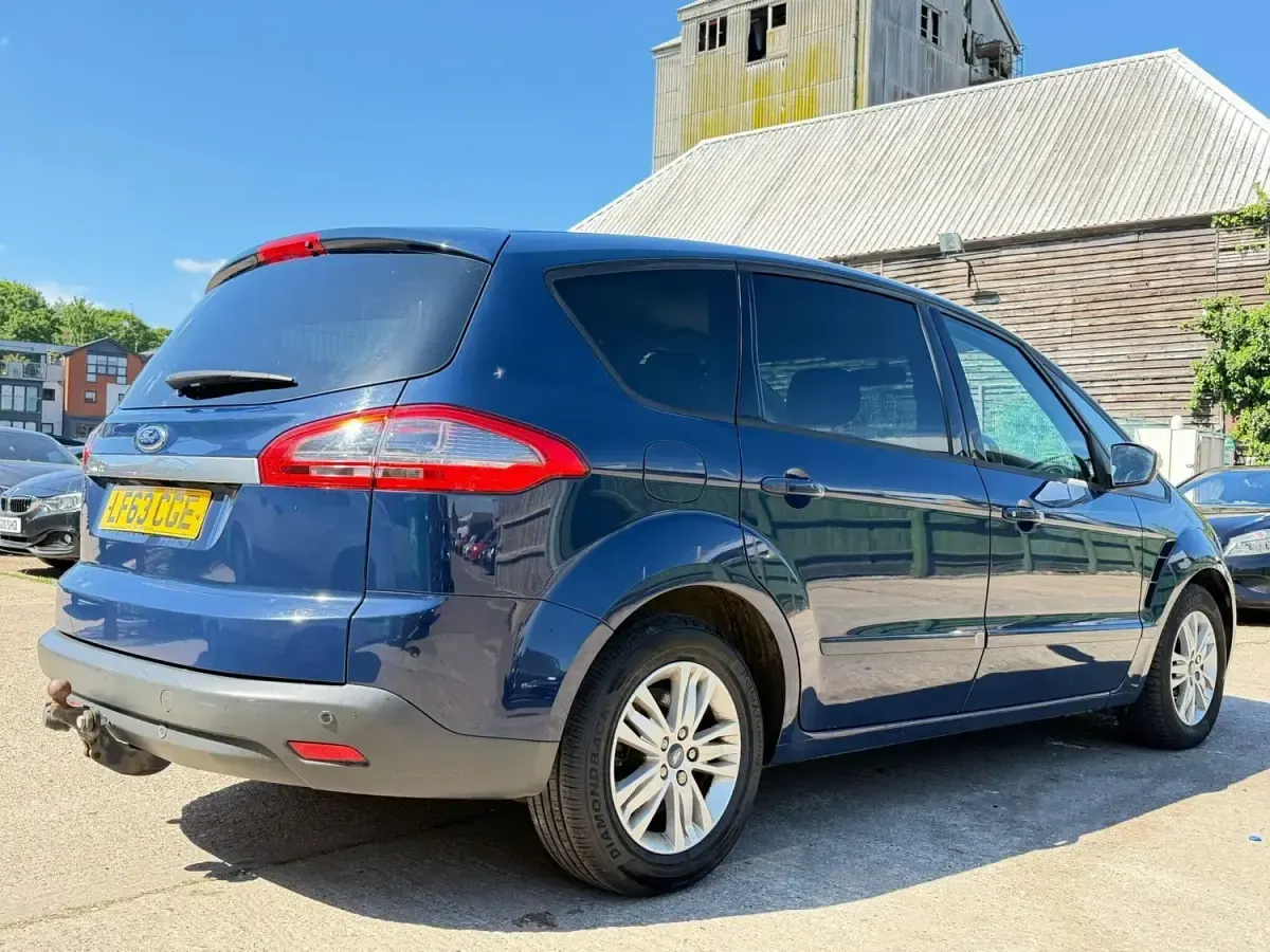 Used Ford S-MAX Zetec 140 HP (102 kW) 2013 Blue MPV
