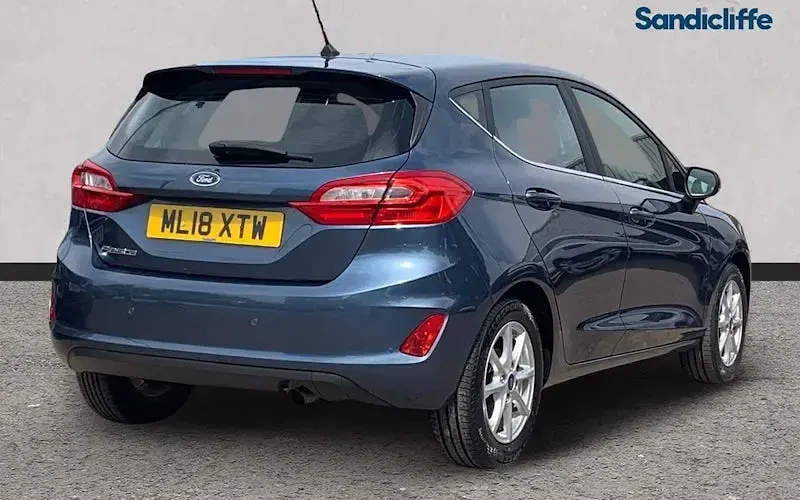 Used Ford Fiesta Zetec 101 HP (74 kW) 2018 Chrome blue (premium paint) Hatchback
