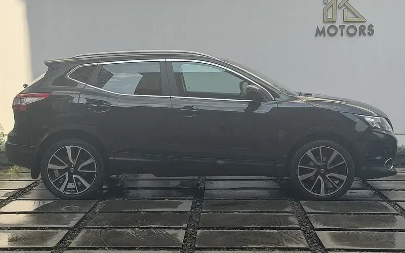Used Nissan Qashqai Tekna 116 HP (85 kW) 2016 Black SUV