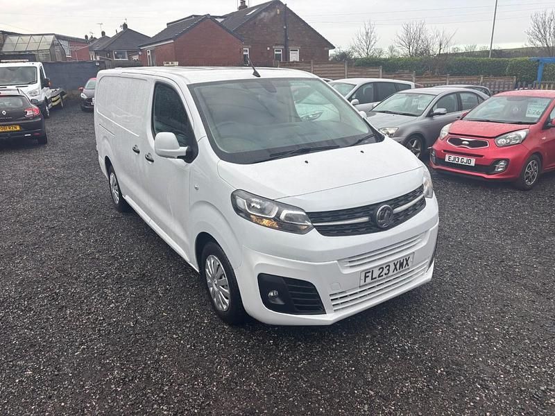 Used Vauxhall Vivaro 145 HP (106 kW) 2023 White MPV
