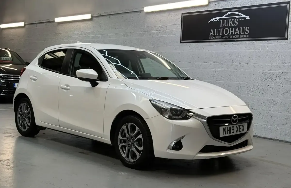 Used Mazda 2 Inclusive 90 HP (66 kW) 2019 White Hatchback