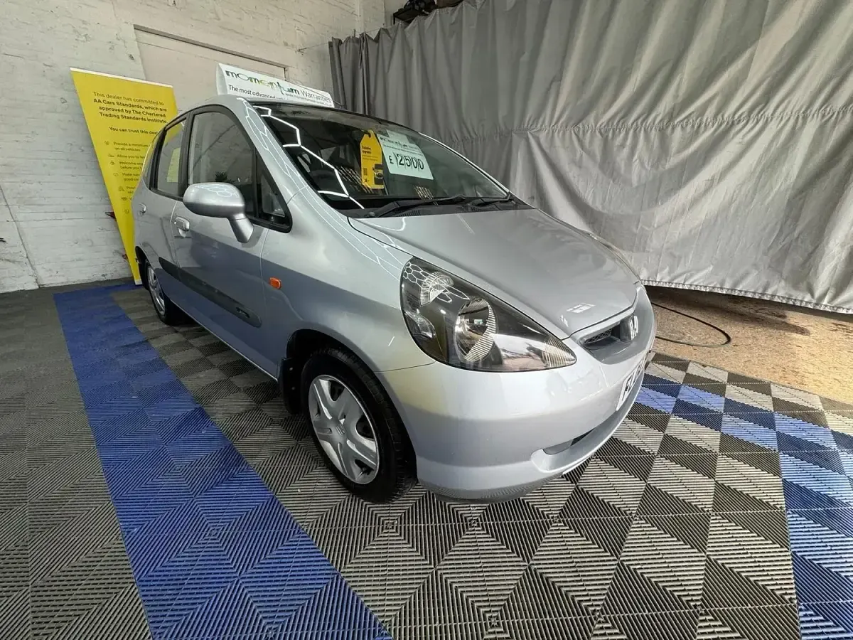 Used Honda Jazz SE 83 HP (61 kW) 2004 Silver Hatchback