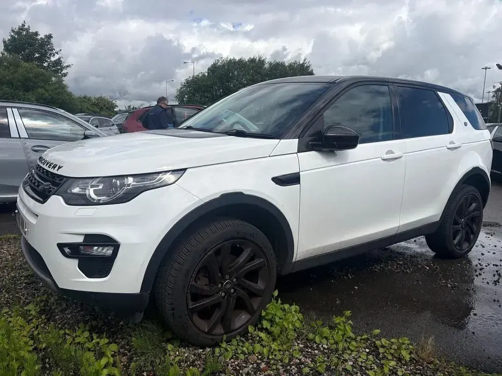 Used Land Rover Discovery Sport HSE 180 HP (132 kW) 2016 White SUV