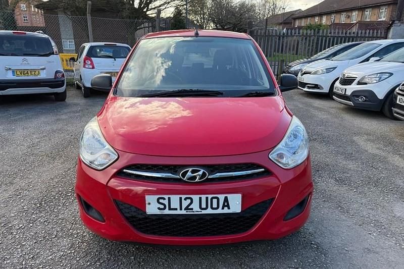 Used Hyundai i10 Classic 85 HP (62 kW) 2012 Red Hatchback