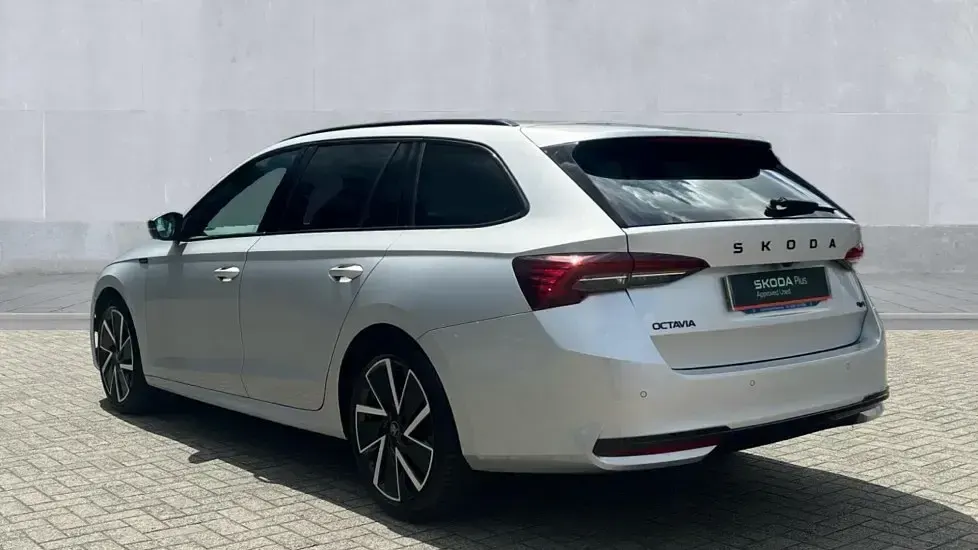 Used Skoda Octavia SportLine 150 HP (110 kW) 2025 Brilliant silver Estate