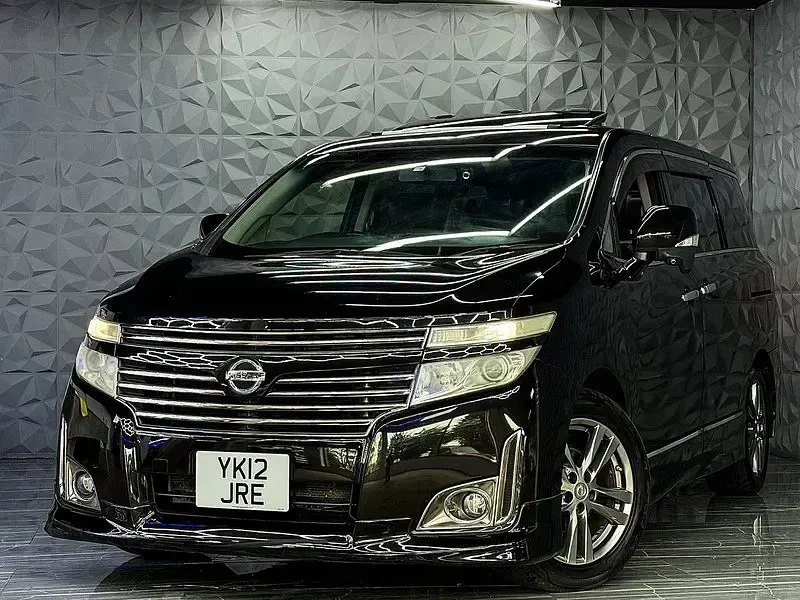 Usado Nissan Elgrand 2026 Negro Monovolumen