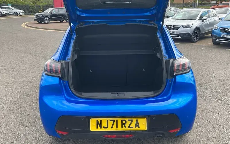 Second-hand Peugeot 208 Allure Premium 102 CP (75 kW) 2021 Albastru Hatchback