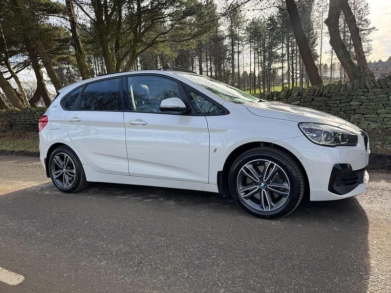 Begagnad BMW 225 Sport Line 2018 Vit Halvkombi