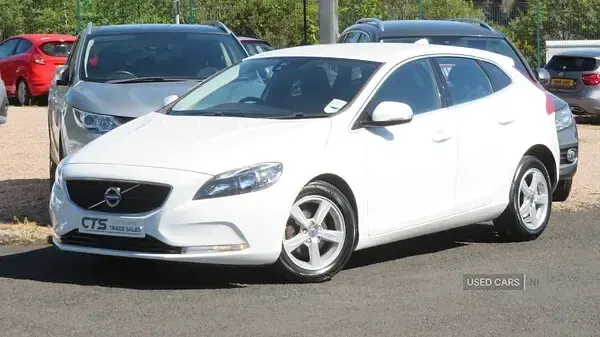 Used Volvo V40 SE 115 HP (84 kW) 2014 White Hatchback