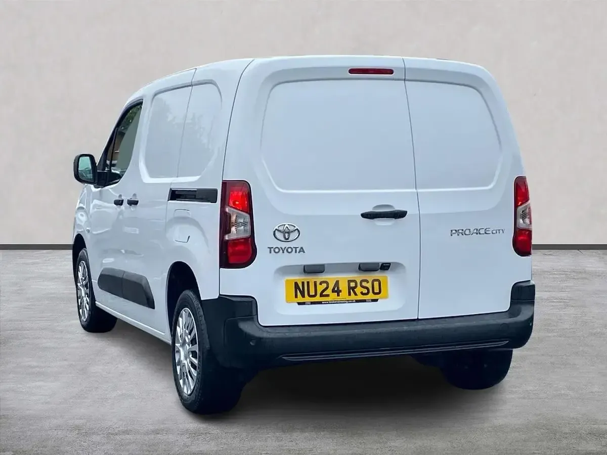 Used Toyota Proace 120 HP (88 kW) 2024 White MPV