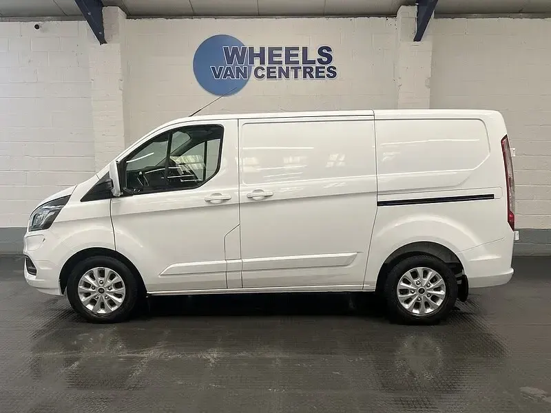 Used Ford Transit Custom Limited 120 HP (88 kW) 2022 White Van