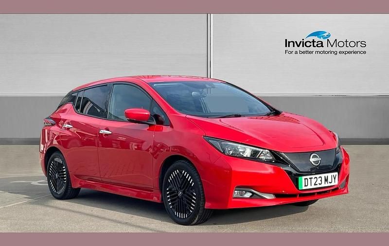 Used Nissan Leaf N-Connecta 110 kW (150 HP) 2023 Red Hatchback