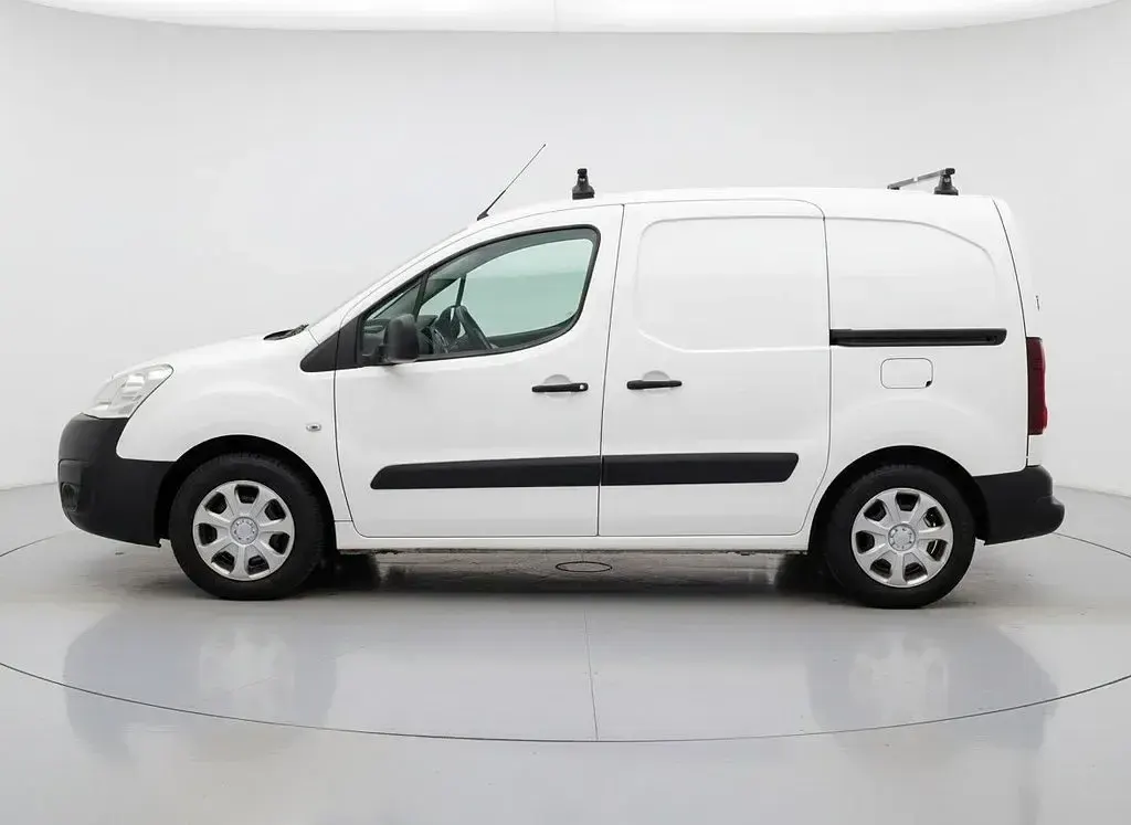 Used Citroën Berlingo 75 HP (55 kW) 2017 White MPV