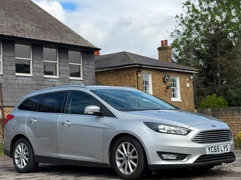 Begagnad Ford Focus Titanium 125 HK (91 kW) 2015 Silver Kombi