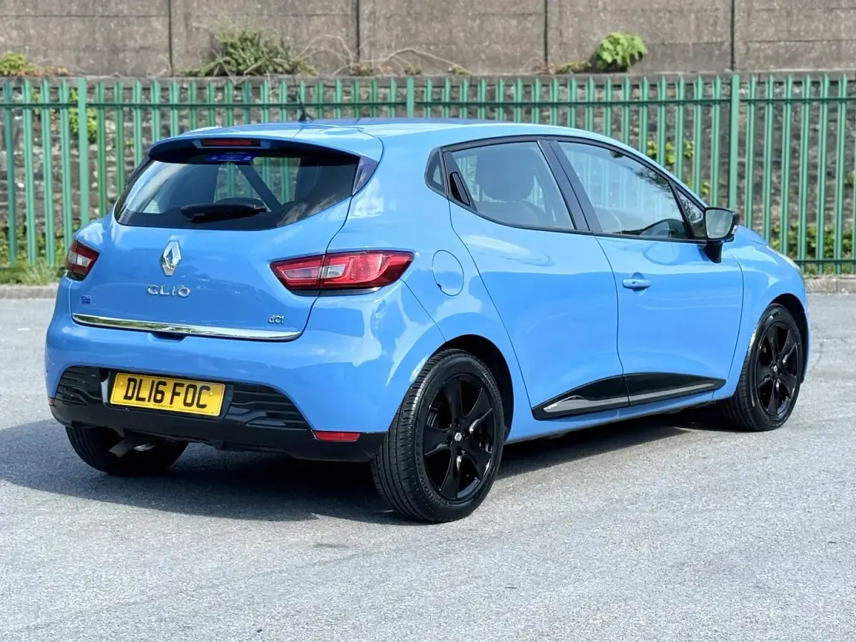 Used Renault Clio Dynamique 90 HP (66 kW) 2016 Blue Hatchback