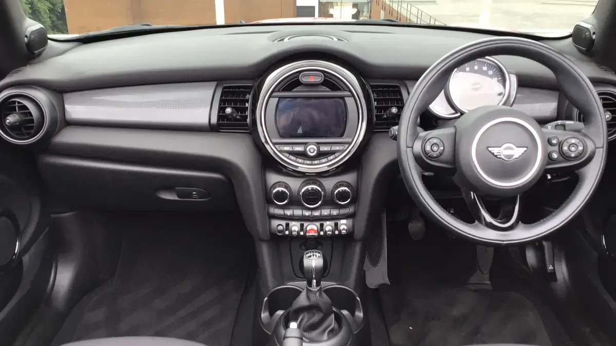 Used Mini Cooper Cabriolet 134 HP (98 kW) 2019 Red Cabriolet