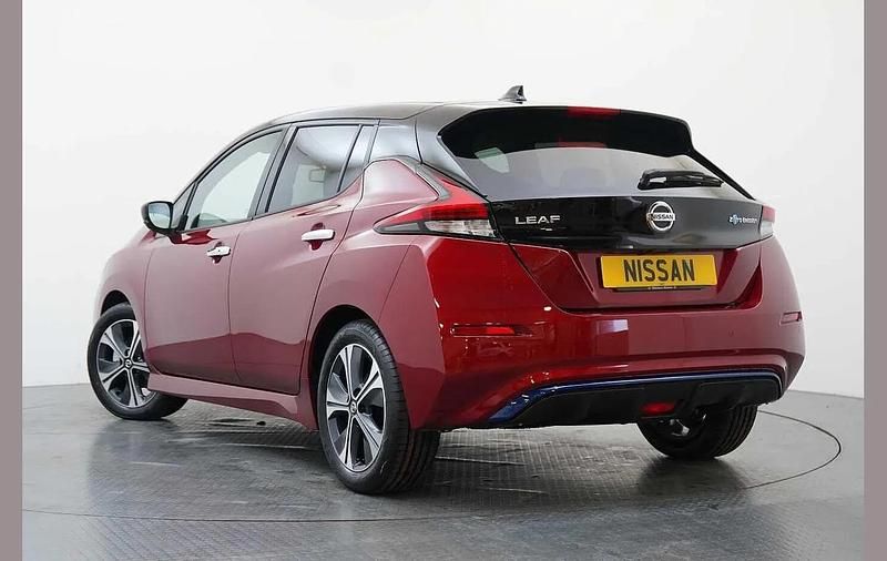 Used Nissan Leaf N-Connecta 108 kW (147 HP) 2022 Red Hatchback