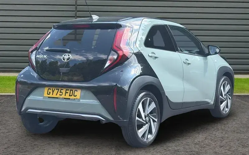 Used Toyota Aygo X 72 HP (52 kW) 2025 Green SUV