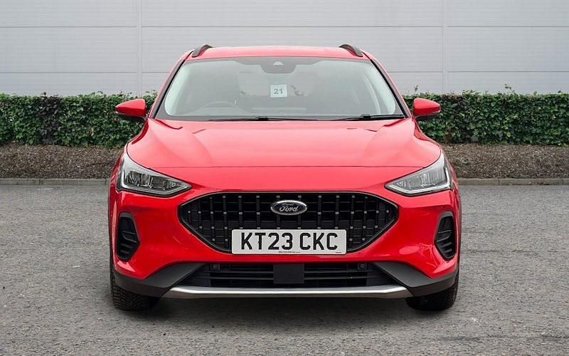 Używany Ford Focus Active 125 KM (91 kW) 2023 Czerwony Hatchback
