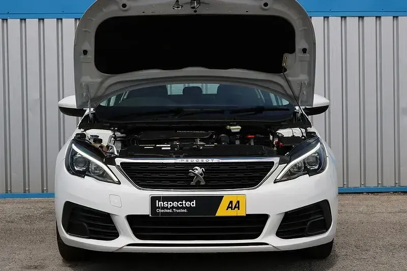 Used Peugeot 308 Access 100 HP (73 kW) 2018 White Hatchback