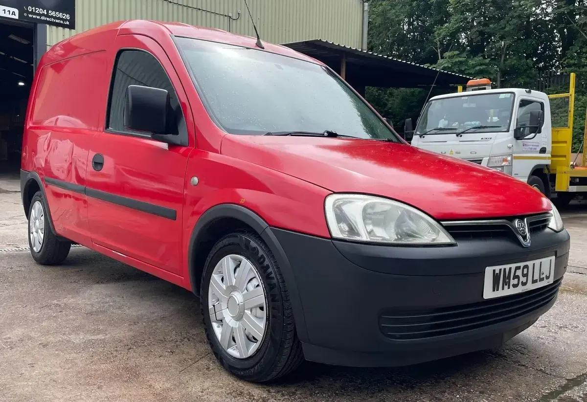 Used Vauxhall Combo 75 HP (55 kW) 2010 Red MPV