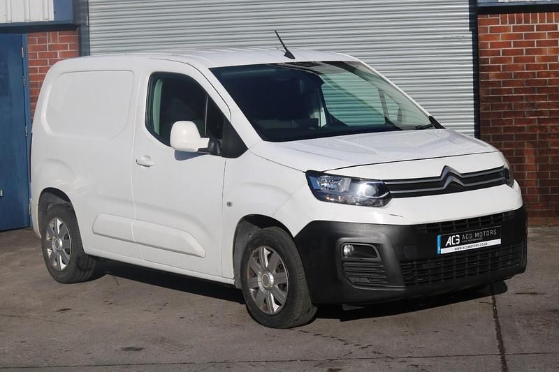 Used Citroën Berlingo 100 HP (73 kW) 2020 White MPV