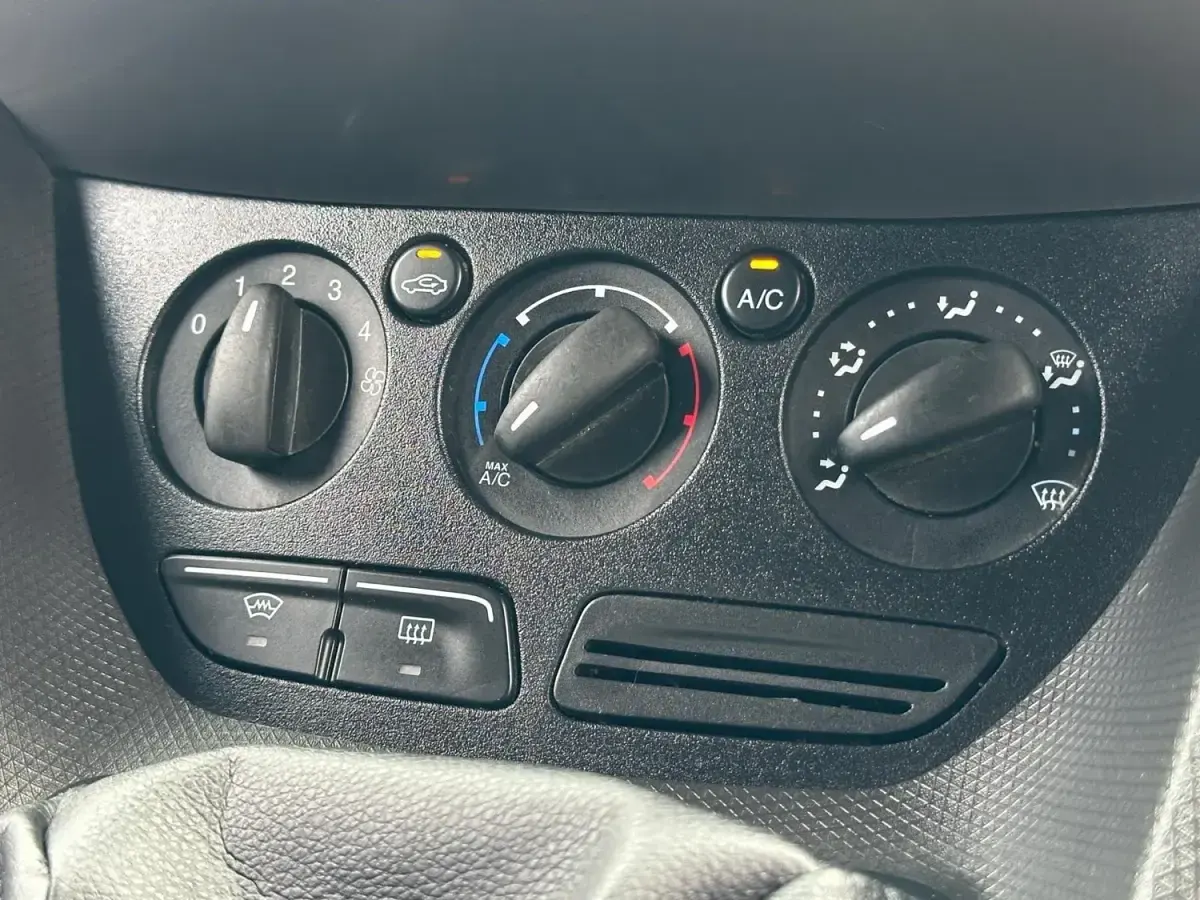 Usado Ford Transit Connect Trend 100 HP (73 kW) 2017 Branco Monovolume