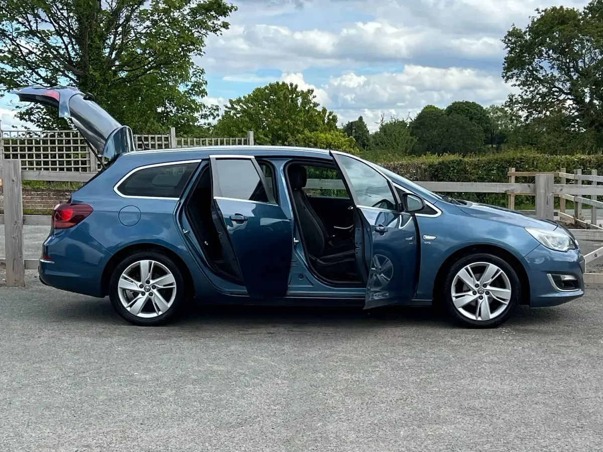 Used Vauxhall Astra SRi 2012 Blue Estate