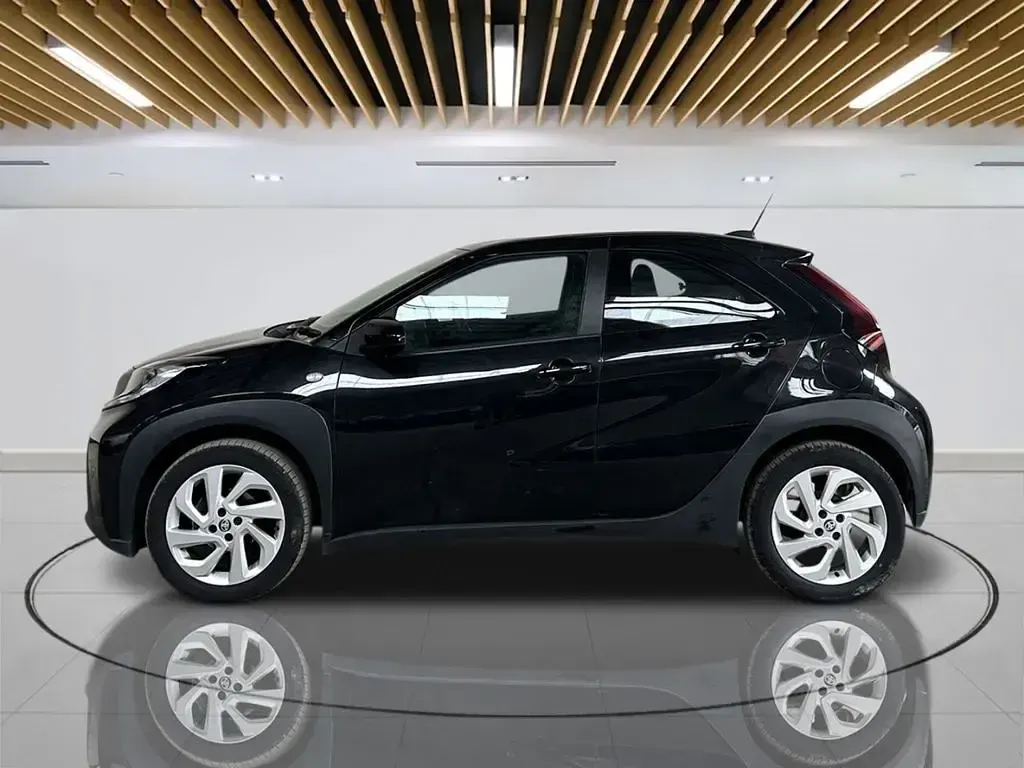 Used Toyota Aygo X PURE 72 HP (52 kW) 2023 Black SUV