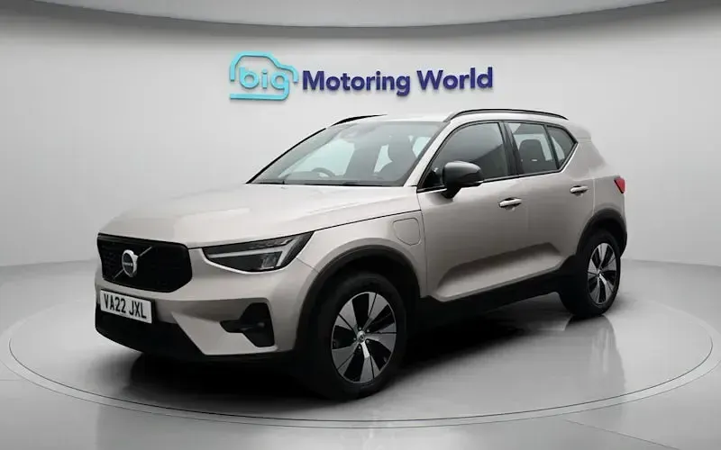 Used Volvo XC40 Plus 211 HP (155 kW) 2022 Gold SUV