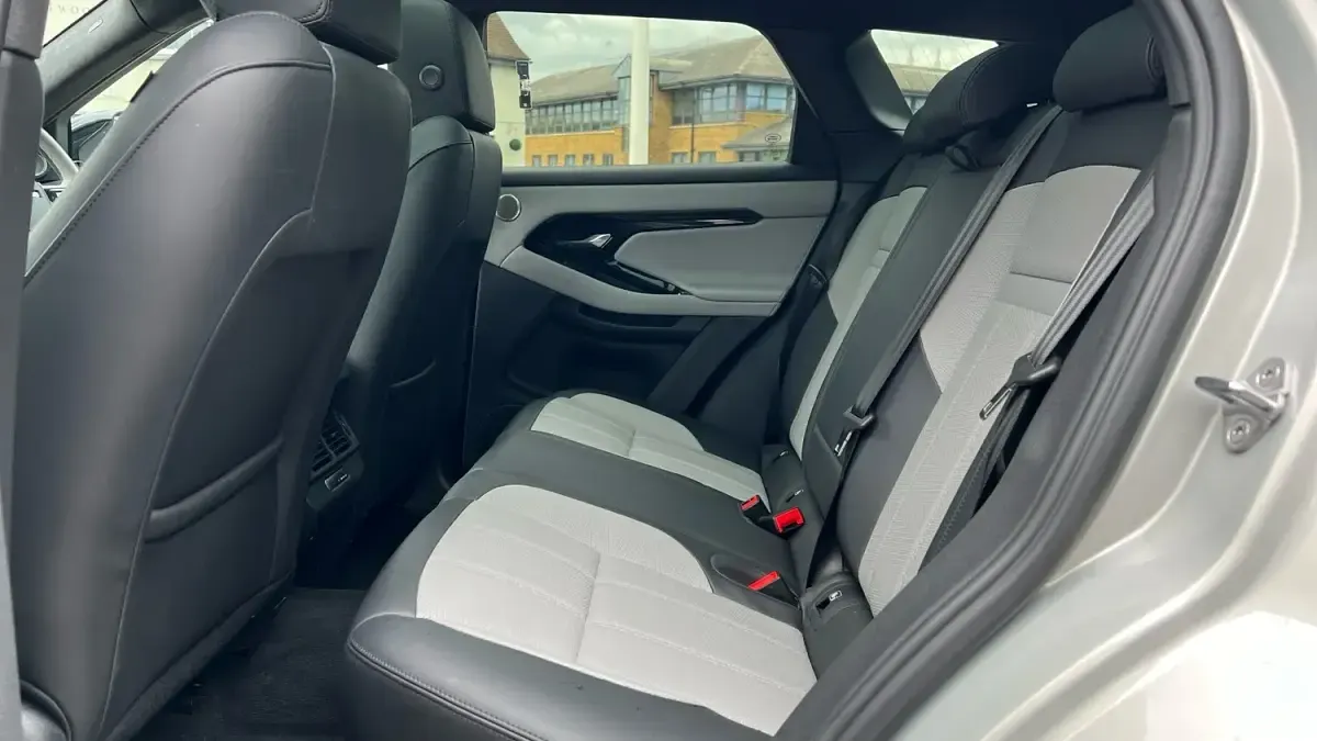Used Land Rover Range Rover evoque Autobiography 200 HP (147 kW) 2025 Silver SUV