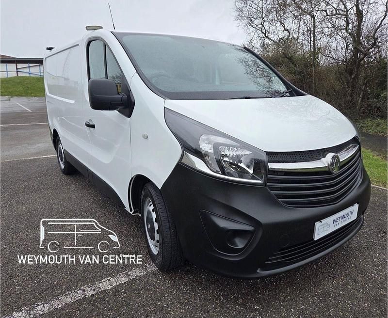 Used Vauxhall Vivaro S 95 HP (69 kW) 2017 White MPV