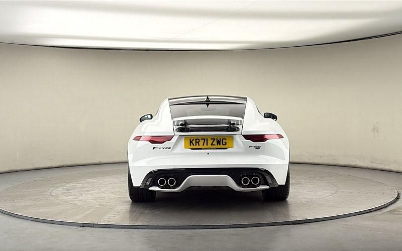 Usado Jaguar F-Type R-Dynamic 450 HP (330 kW) 2021 Branco Coupé